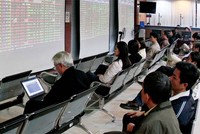 Hiệu ứng nới biên độ trên hai sàn